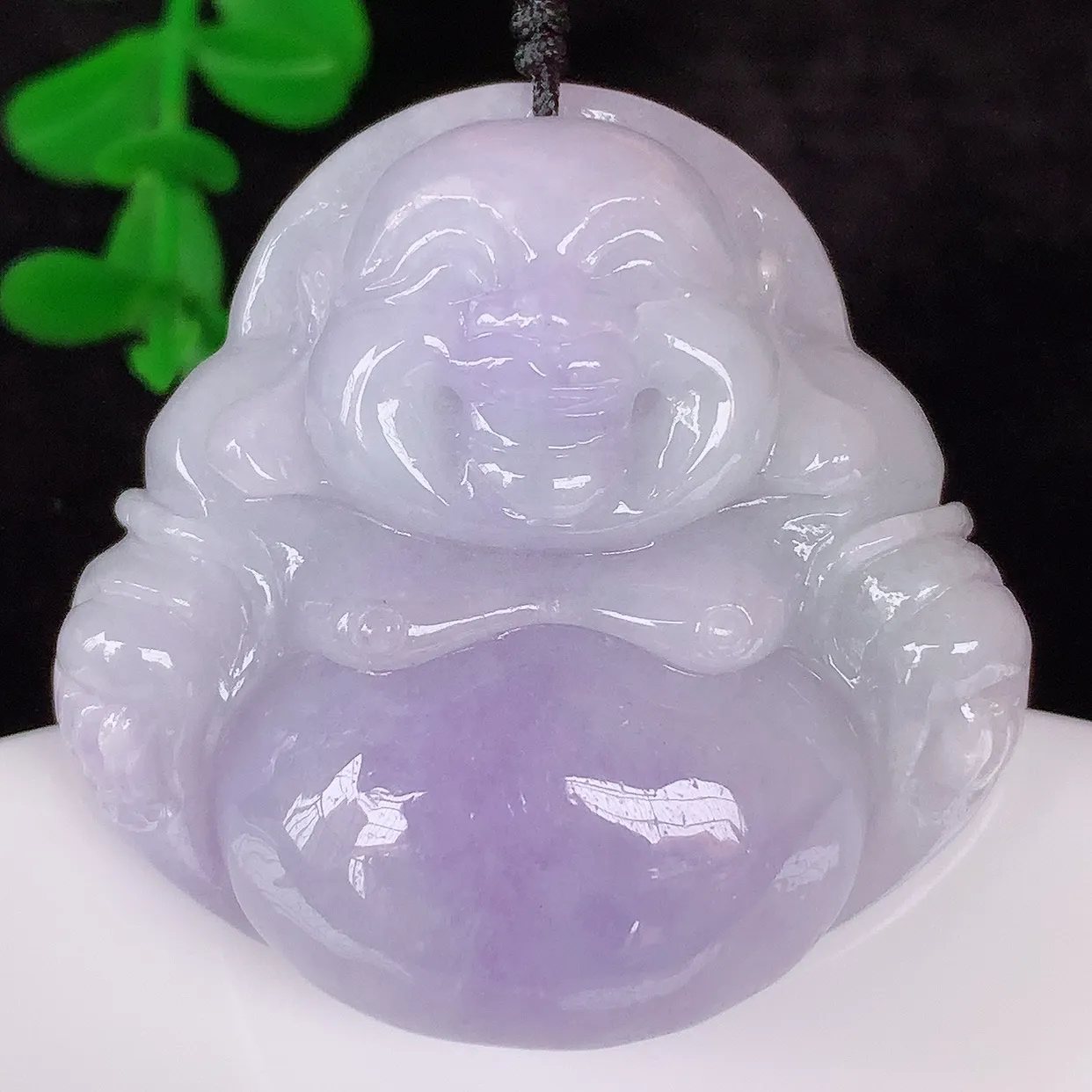 自然光实拍，大件厚装冰润冰糯种紫罗兰翡翠佛公吊坠，饱满， 佛公亦保平安，寓意有福（佛公）相伴，配戴优