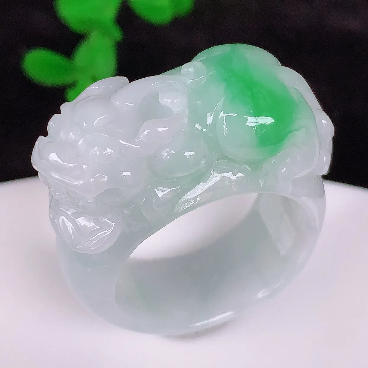 自然光实拍，冰润冰糯种飘阳绿翡翠招财貔貅20.5mm内径翡翠扳指，冰润指环，玉扳指，财源滚滚，玉质细腻起胶，23圈口，种水好！#1.24