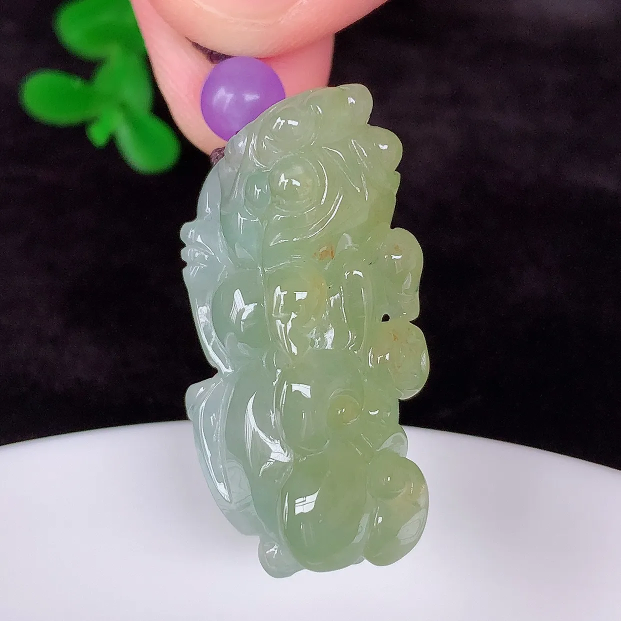 自然光实拍，冰润冰糯种黄翡翡翠招财貔貅吊坠，民间有“一摸貔貅运程旺盛，再摸貔貅财运滚滚，三摸貔貅平步青云 ”的美好祝愿。#57.24