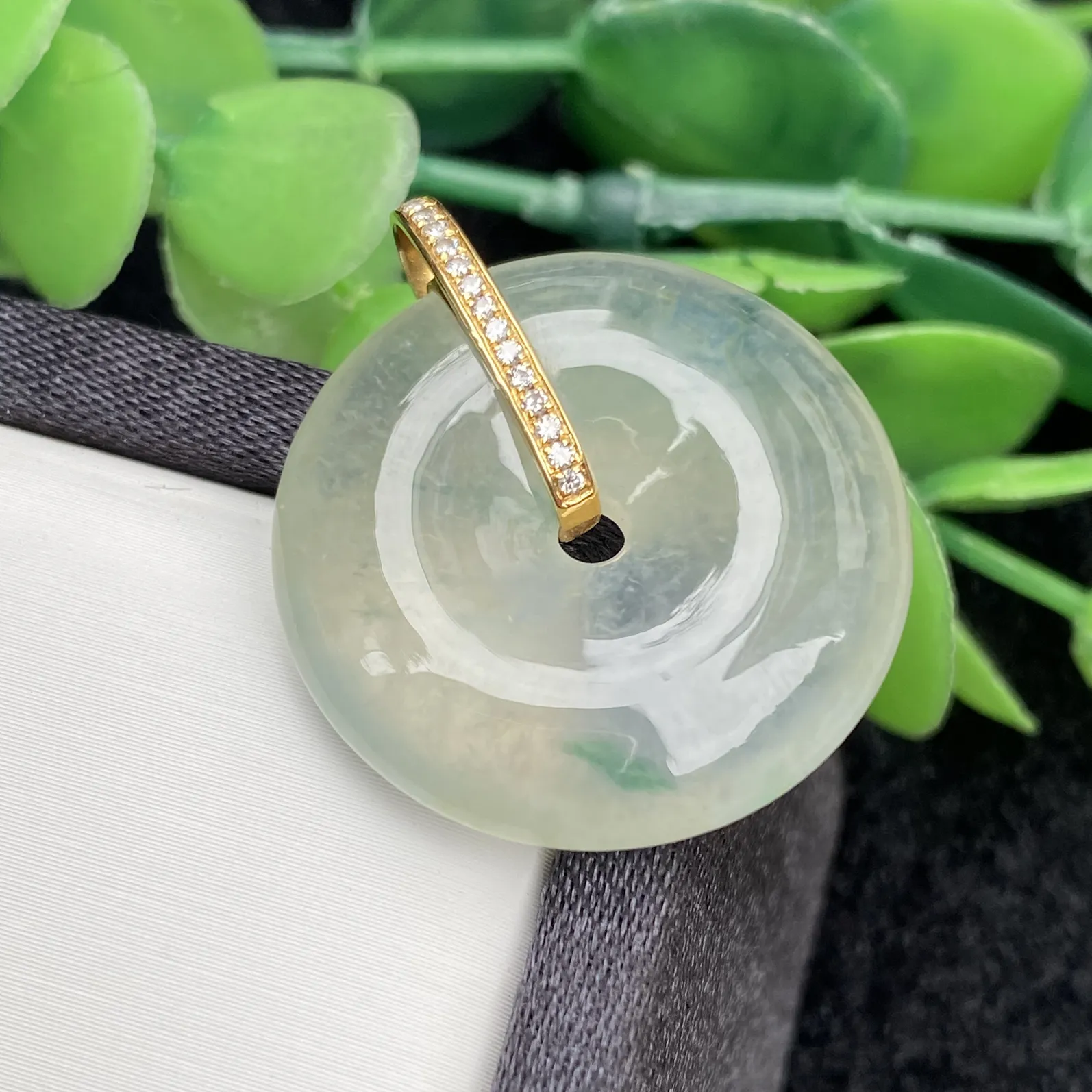 推荐【高冰黄飘花平安扣】天然高冰黄，朝冰透，飘绿花，细腻，品相超佳，29*25*5.8