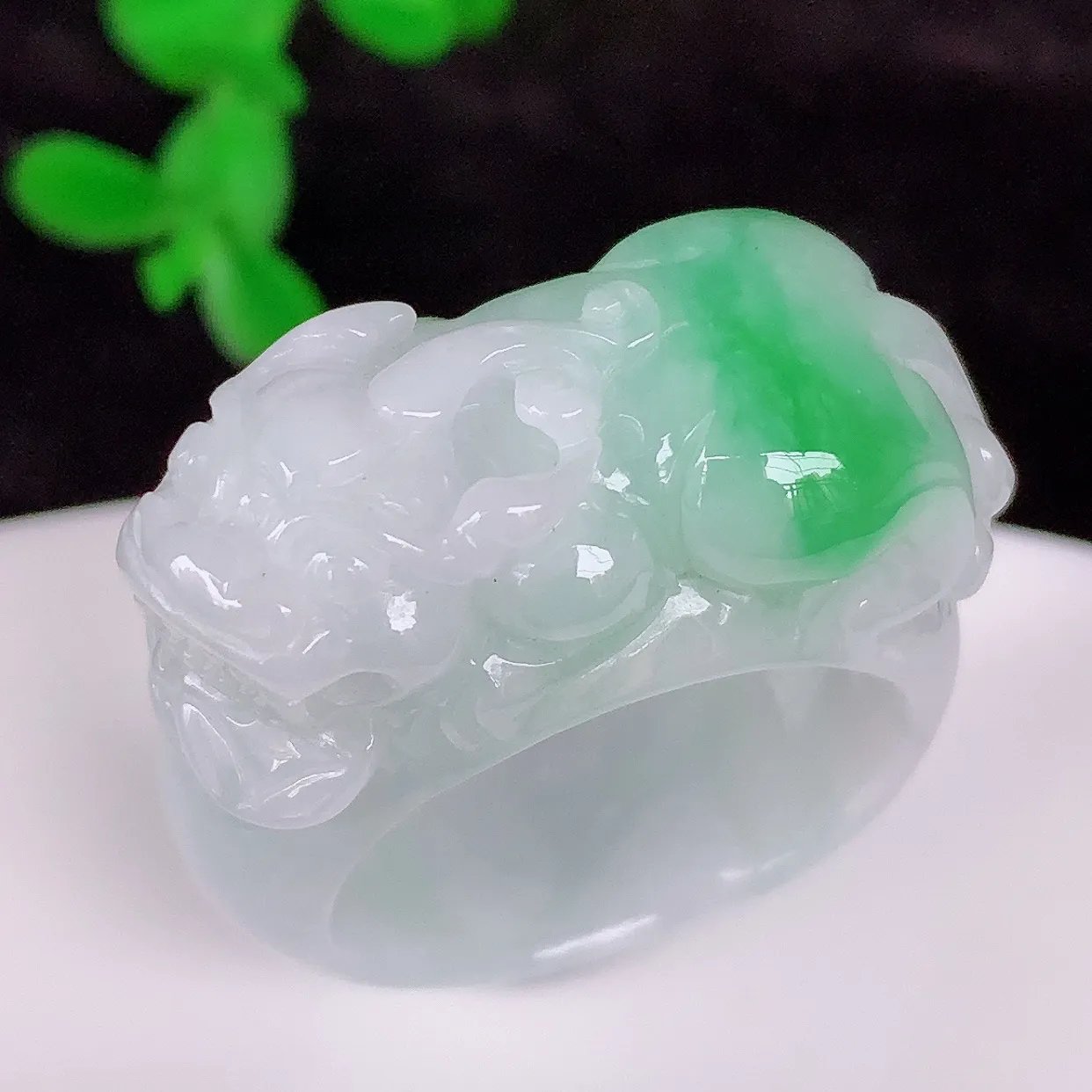 自然光实拍，冰润冰糯种飘阳绿翡翠招财貔貅20.5mm内径翡翠扳指，冰润指环，玉扳指，财源滚滚，玉质细腻起胶，23圈口，种水好！#1.24