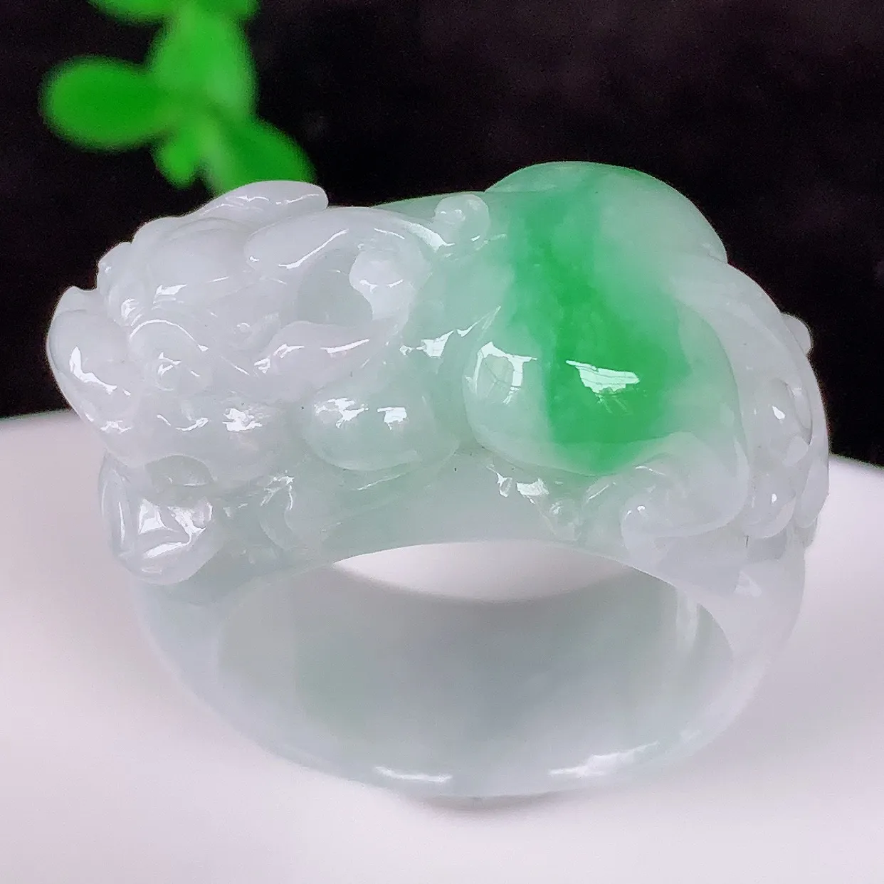 自然光实拍，冰润冰糯种飘阳绿翡翠招财貔貅20.5mm内径翡翠扳指，冰润指环，玉扳指，财源滚滚，玉质细腻起胶，23圈口，种水好！#1.24