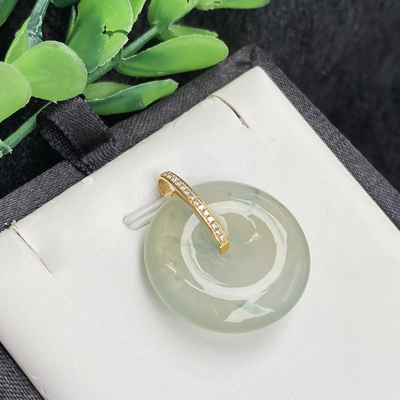 推荐【高冰黄飘花平安扣】天然高冰黄，朝冰透，飘绿花，细腻，品相超佳，29*25*5.8