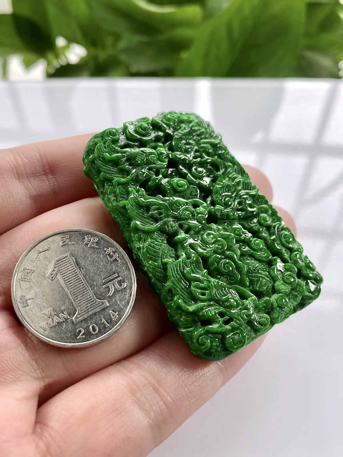 缅甸天然翡翠A货，大师工艺精雕水润满绿辣绿九龙牌吊坠挂件，尺寸：58/37.2/9.2mm重量：46.88g