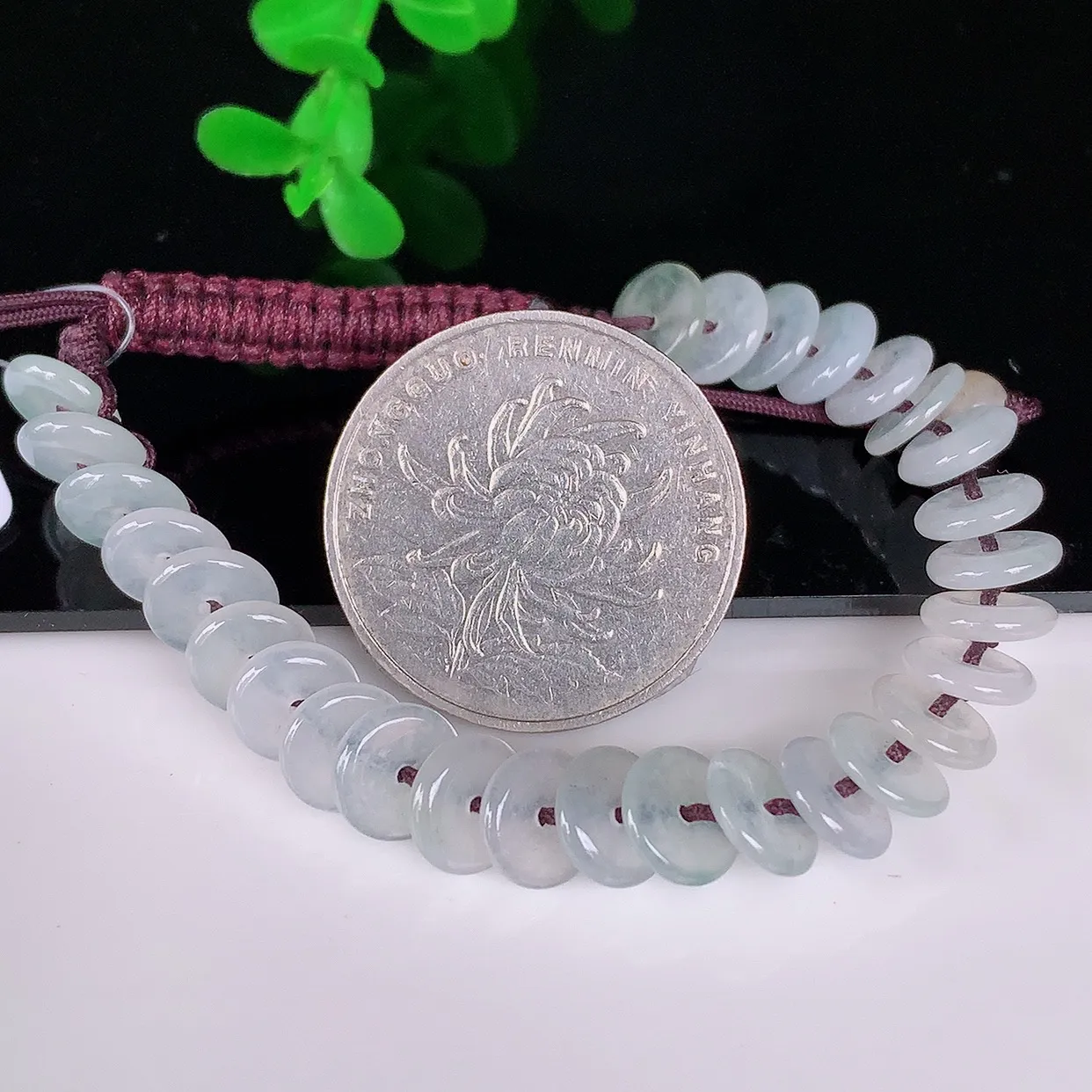 自然光实拍，冰润冰种翡翠平安扣手串手链，种老水足，冰清玉润  颜色漂亮  #49.24取一尺寸7.6*1.5mm