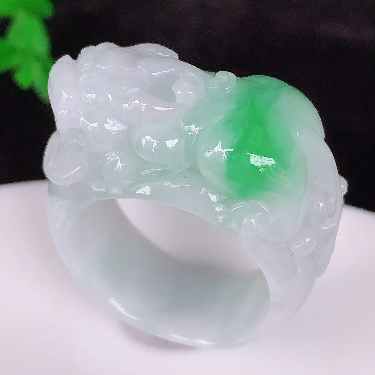 自然光实拍，冰润冰糯种飘阳绿翡翠招财貔貅20.5mm内径翡翠扳指，冰润指环，玉扳指，财源滚滚，玉质细腻起胶，23圈口，种水好！#1.24