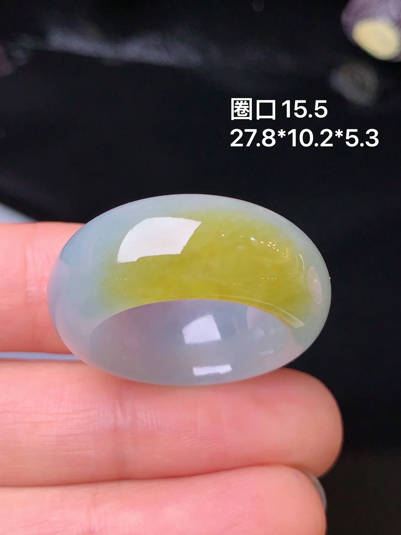 飘黄翡指环 玉质细腻 色泽清新艳丽 圈口15.5 整体尺寸27.8*10.2*5.3