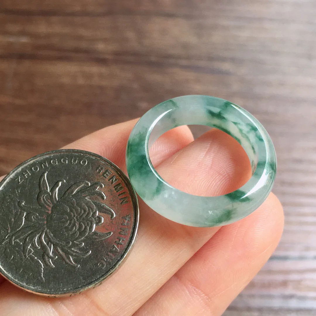 冰飘花戒圈，指环，冰润细腻，种水足 圈口17 5.5*3.3