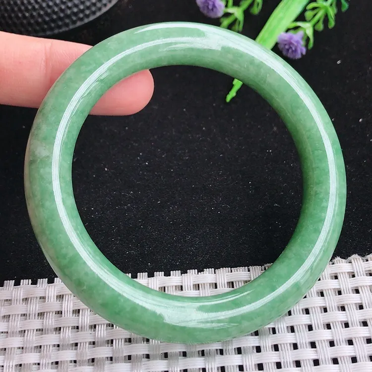 自然光55圈口老坑精美满绿豆绿色圆条手镯翡翠玉镯尺寸55/10.2