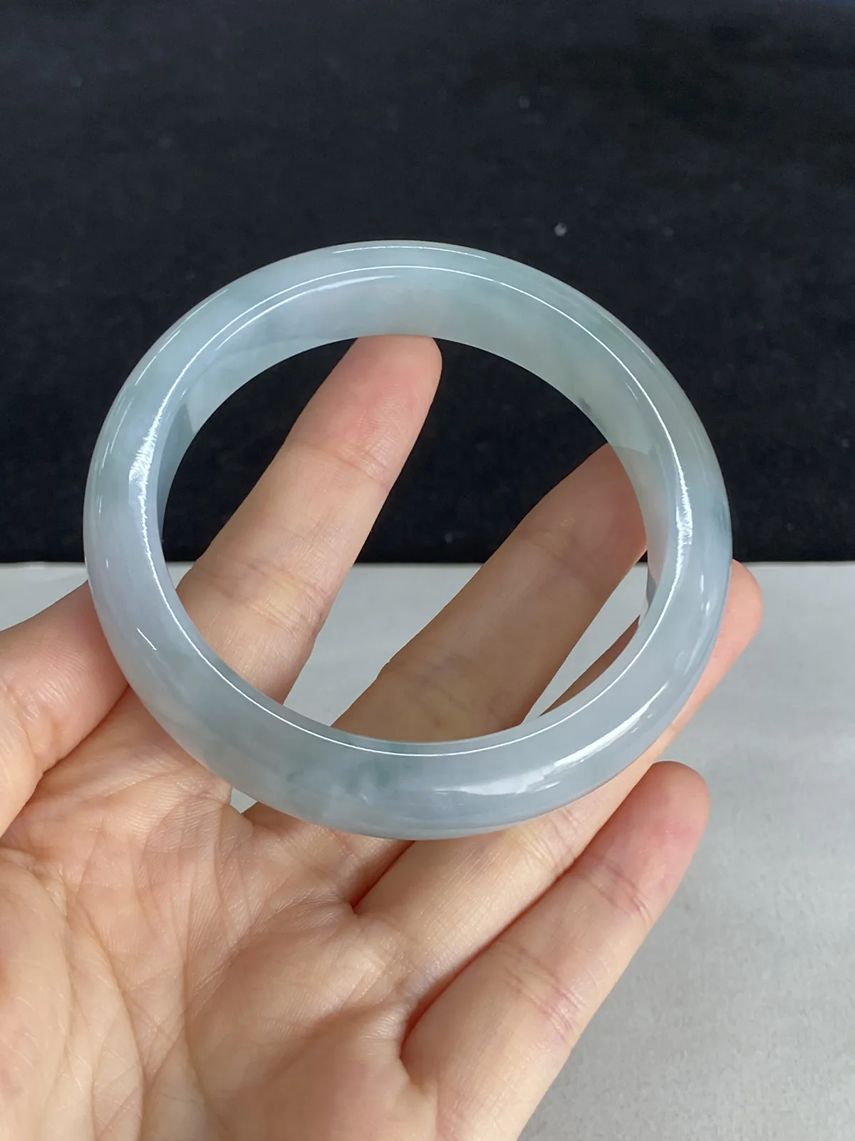 正圈56圈口，翡翠冰糯种白色手镯