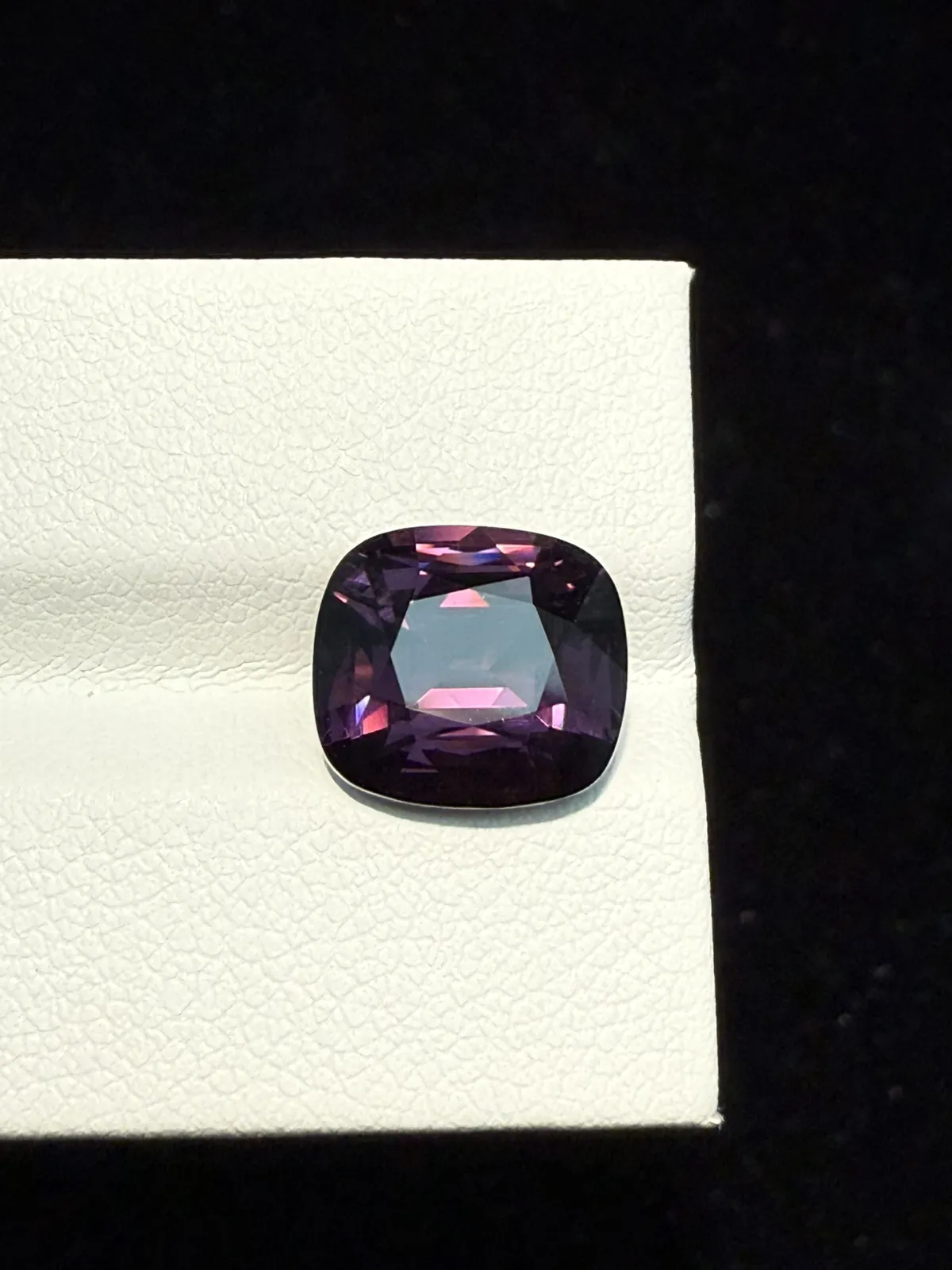 5.36ct天然尖晶石裸石，尺寸10.9*9.8*6.2毫米，颜色美艳 ，晶体通透，火彩足