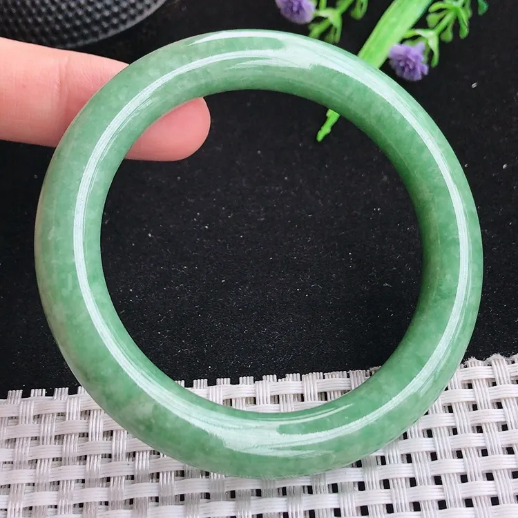 自然光55圈口老坑精美满绿豆绿色圆条手镯翡翠玉镯尺寸55/10.2