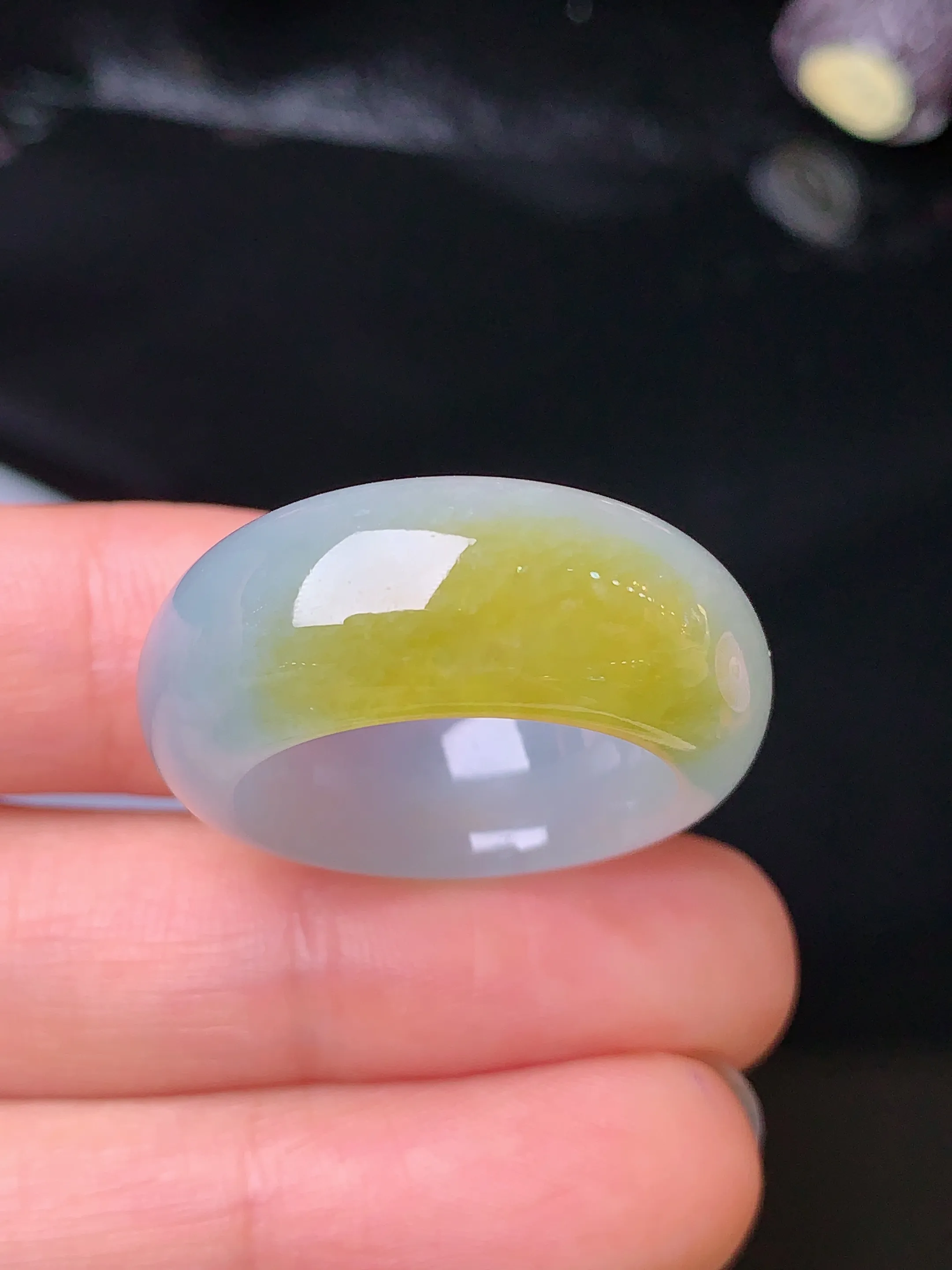 飘黄翡指环 玉质细腻 色泽清新艳丽 圈口15.5 整体尺寸27.8*10.2*5.3