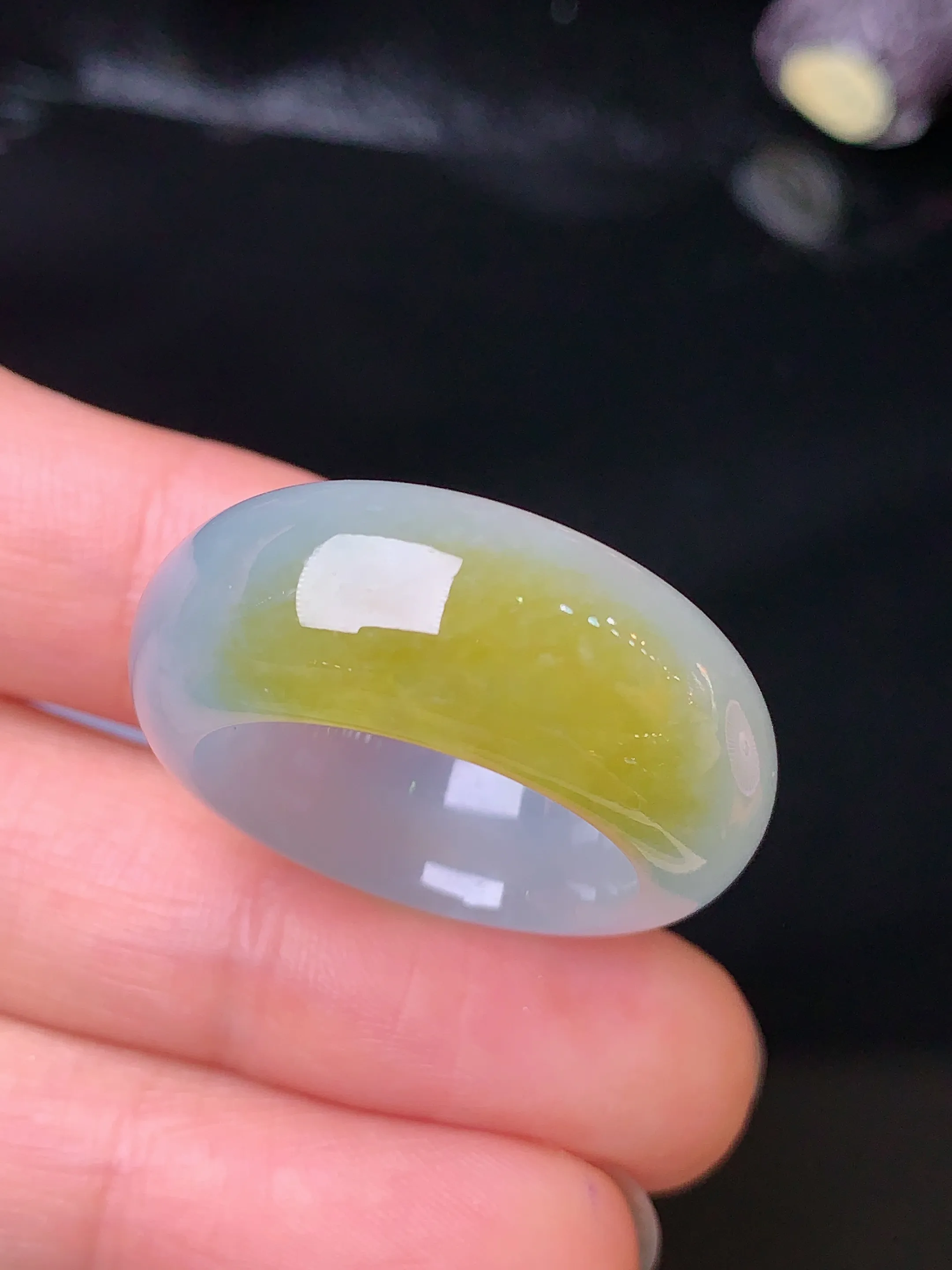 飘黄翡指环 玉质细腻 色泽清新艳丽 圈口15.5 整体尺寸27.8*10.2*5.3