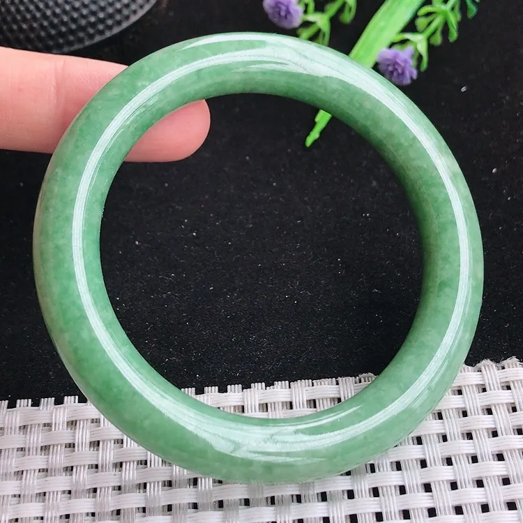自然光55圈口老坑精美满绿豆绿色圆条手镯翡翠玉镯尺寸55/10.2