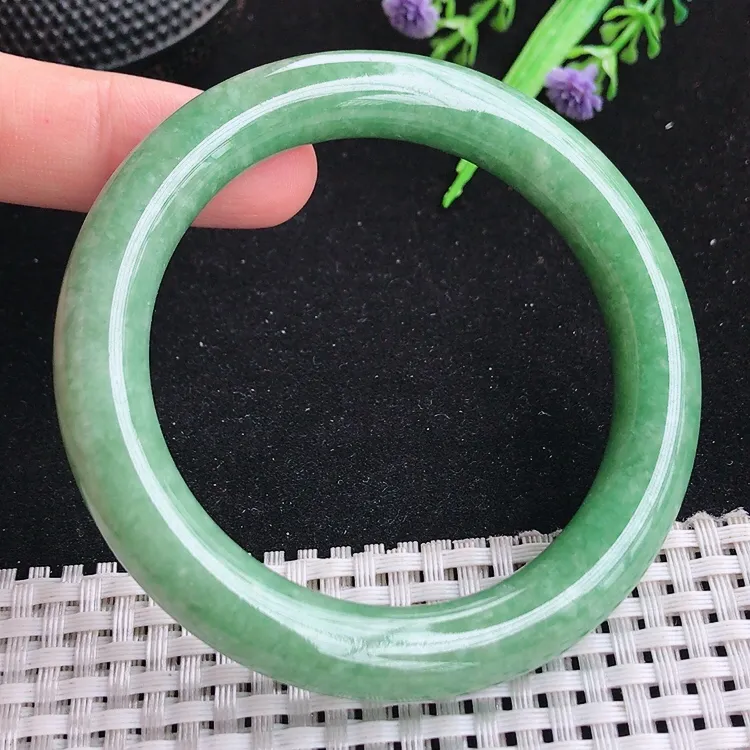 自然光55圈口老坑精美满绿豆绿色圆条手镯翡翠玉镯尺寸55/10.2