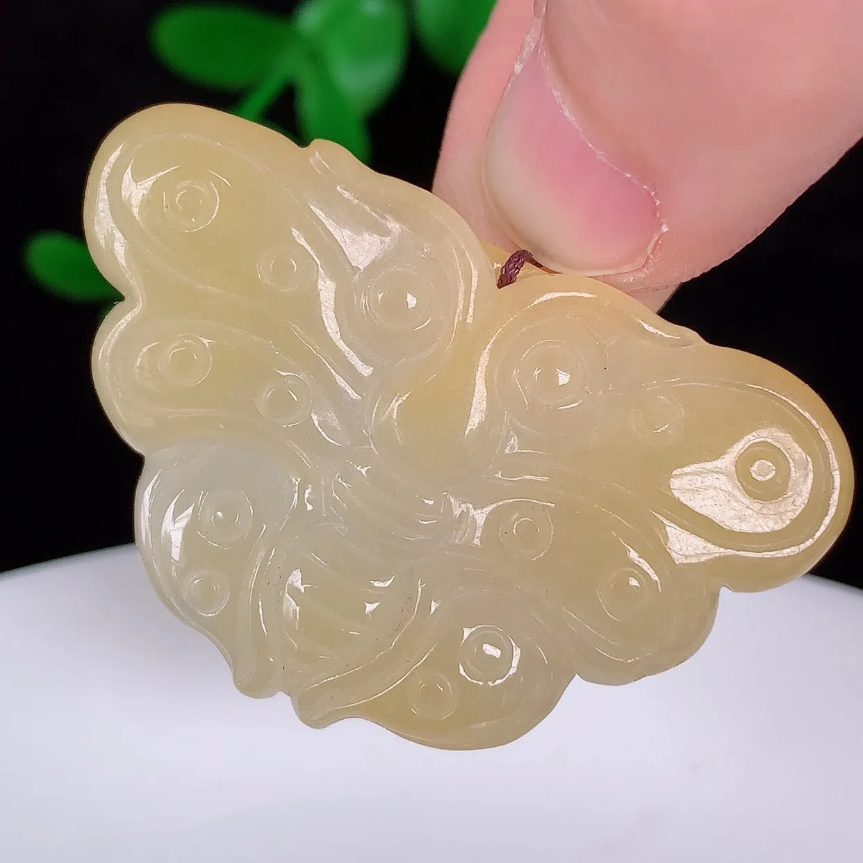 自然光实拍，冰润冰糯种黄翡翡翠蝴蝶吊坠，种老水足，翠色灵动，寓意美好，佩戴时尚出众！#57.26