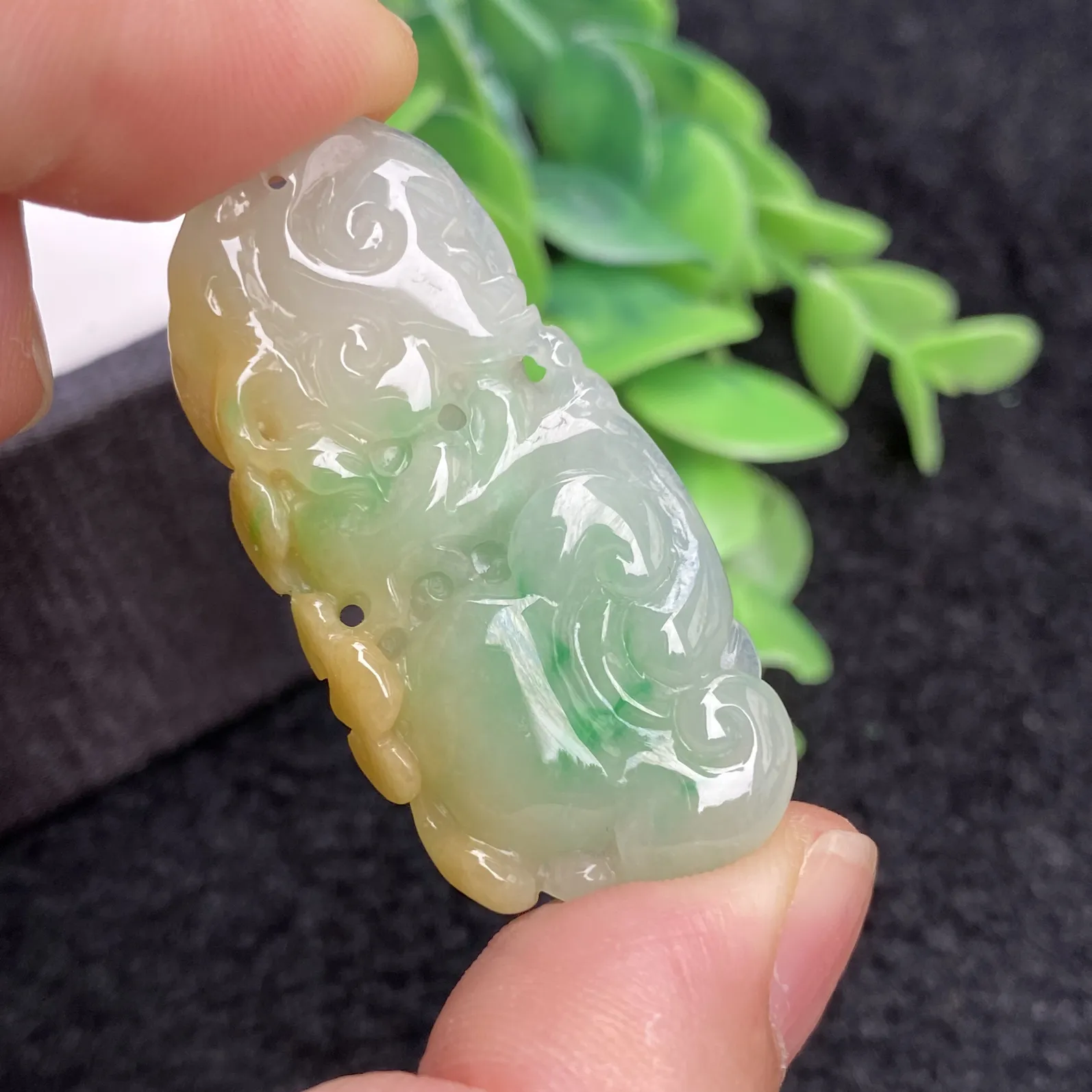 推荐【黄加绿如意】无纹裂，水润细腻，种老水头超好，品相佳，43*21*5.3