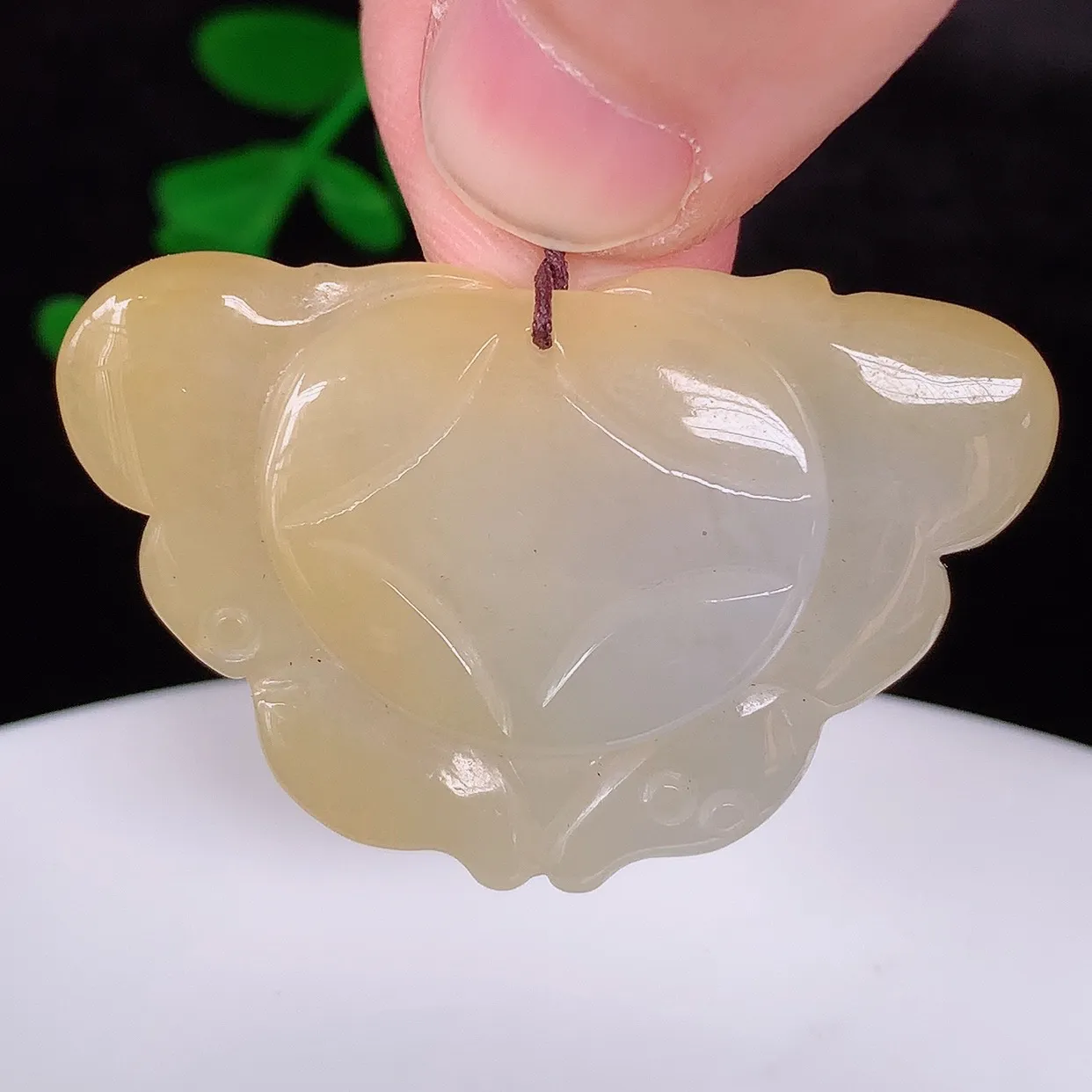 自然光实拍，冰润冰糯种黄翡翡翠蝴蝶吊坠，种老水足，翠色灵动，寓意美好，佩戴时尚出众！#57.26