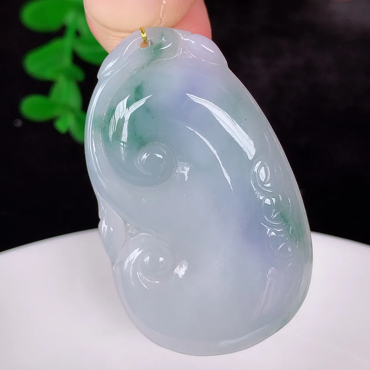 自然光实拍，冰润冰糯种春彩翡翠如意吊坠，翡翠如意，上身效果非常美，饱满大气，工艺美，万事如意，如意一生 #35.26