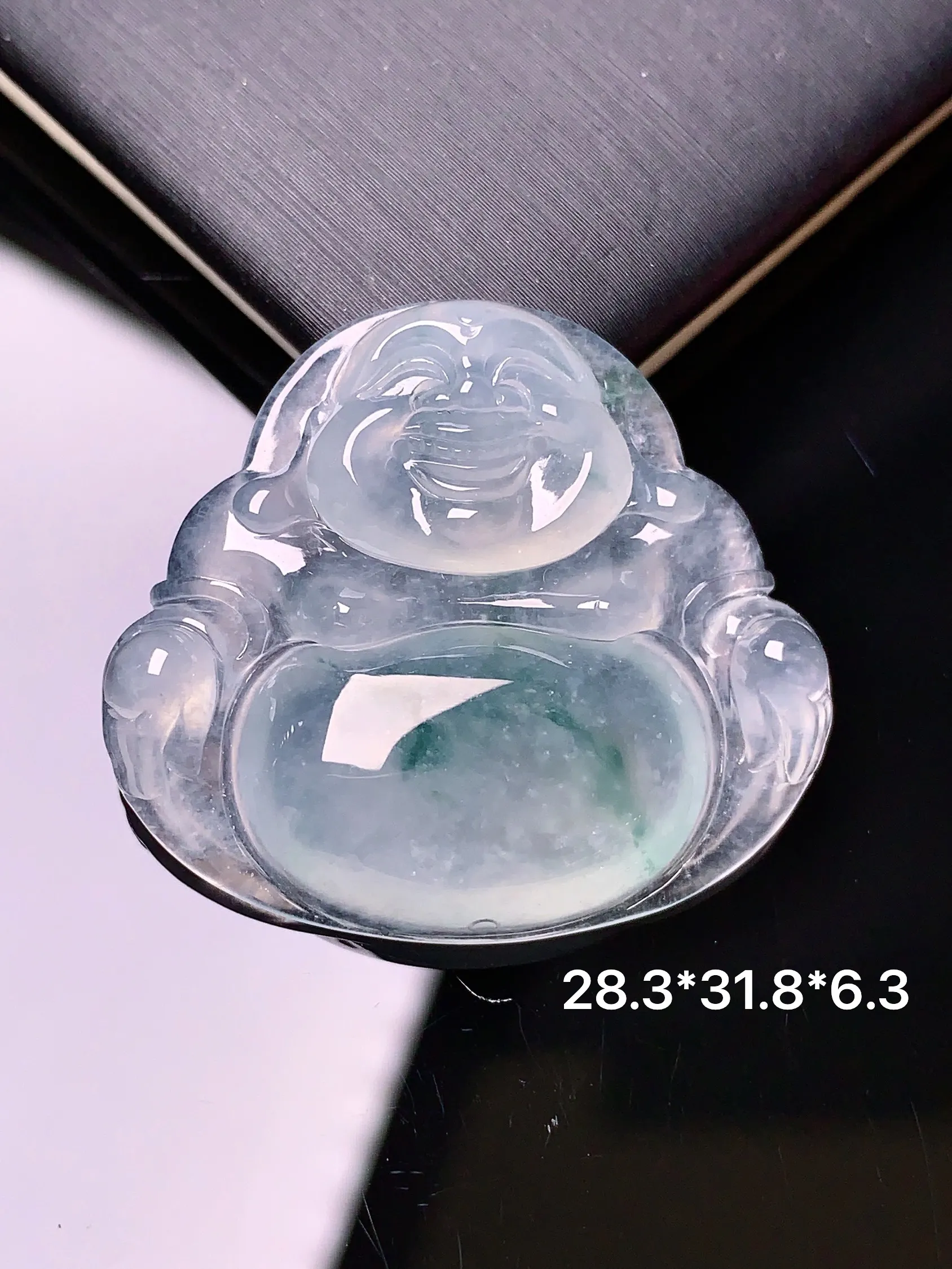 冰种飘绿佛公吊坠 玉质细腻 色泽清新艳丽 整体尺寸28.3*31.8*6.3