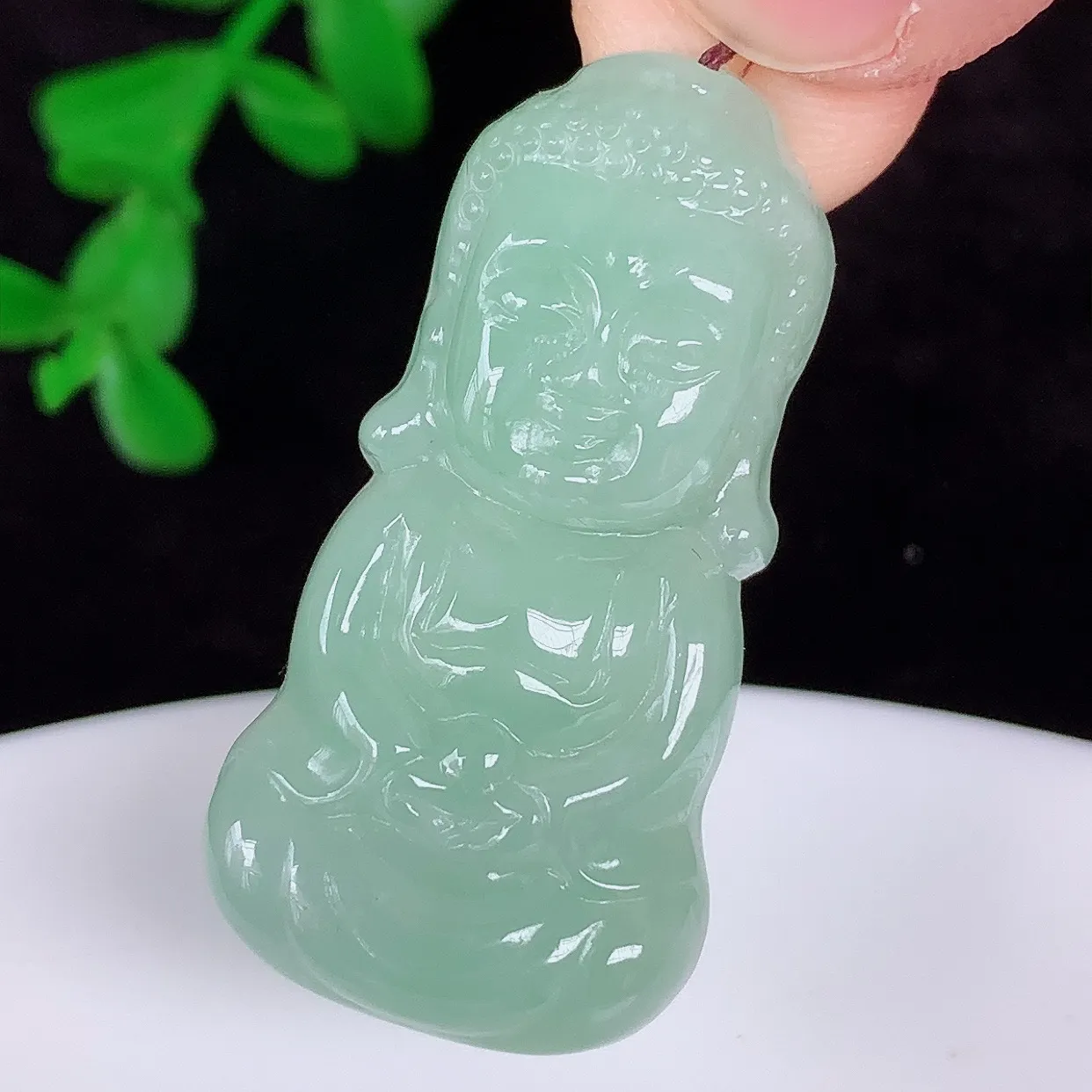 自然光实拍，冰润冰糯种果绿翡翠宝宝佛吊坠，种老水足，翠色灵动，寓意美好，佩戴时尚出众！#57.26