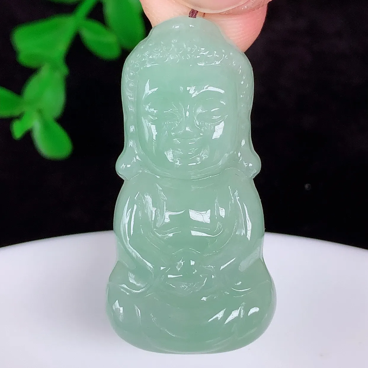 自然光实拍，冰润冰糯种果绿翡翠宝宝佛吊坠，种老水足，翠色灵动，寓意美好，佩戴时尚出众！#57.26