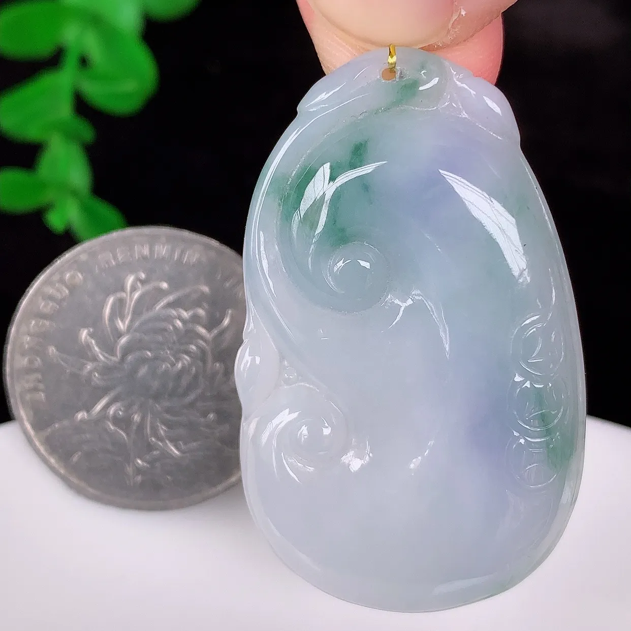 自然光实拍，冰润冰糯种春彩翡翠如意吊坠，翡翠如意，上身效果非常美，饱满大气，工艺美，万事如意，如意一生 #35.26