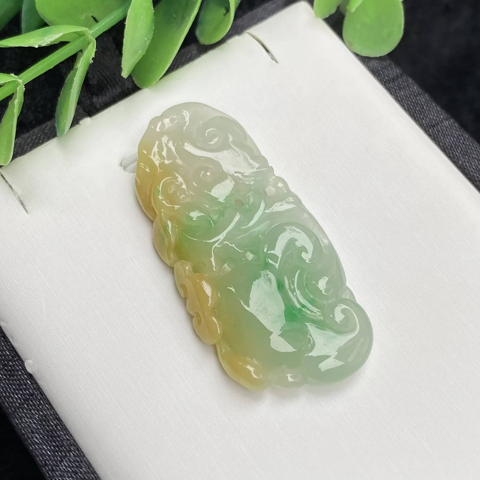 推荐【黄加绿如意】无纹裂，水润细腻，种老水头超好，品相佳，43*21*5.3