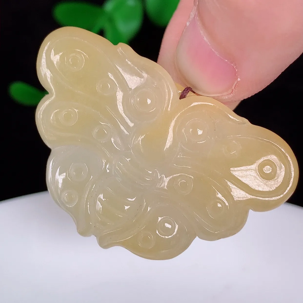 自然光实拍，冰润冰糯种黄翡翡翠蝴蝶吊坠，种老水足，翠色灵动，寓意美好，佩戴时尚出众！#57.26