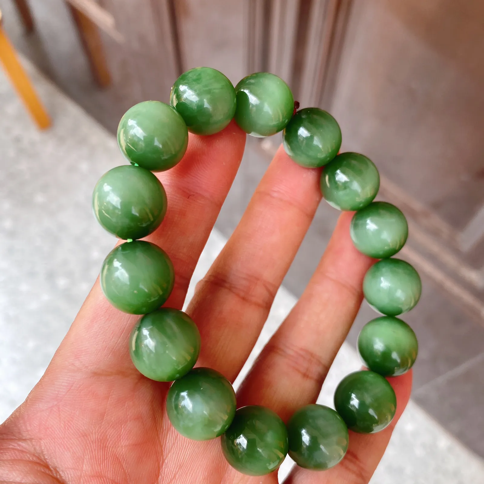 珍藏品！单颗尺寸14mm总重75.6g，和田玉碧玉冰底阳绿 猫眼佛珠手串 ，老坑料，玉质特细腻油润，