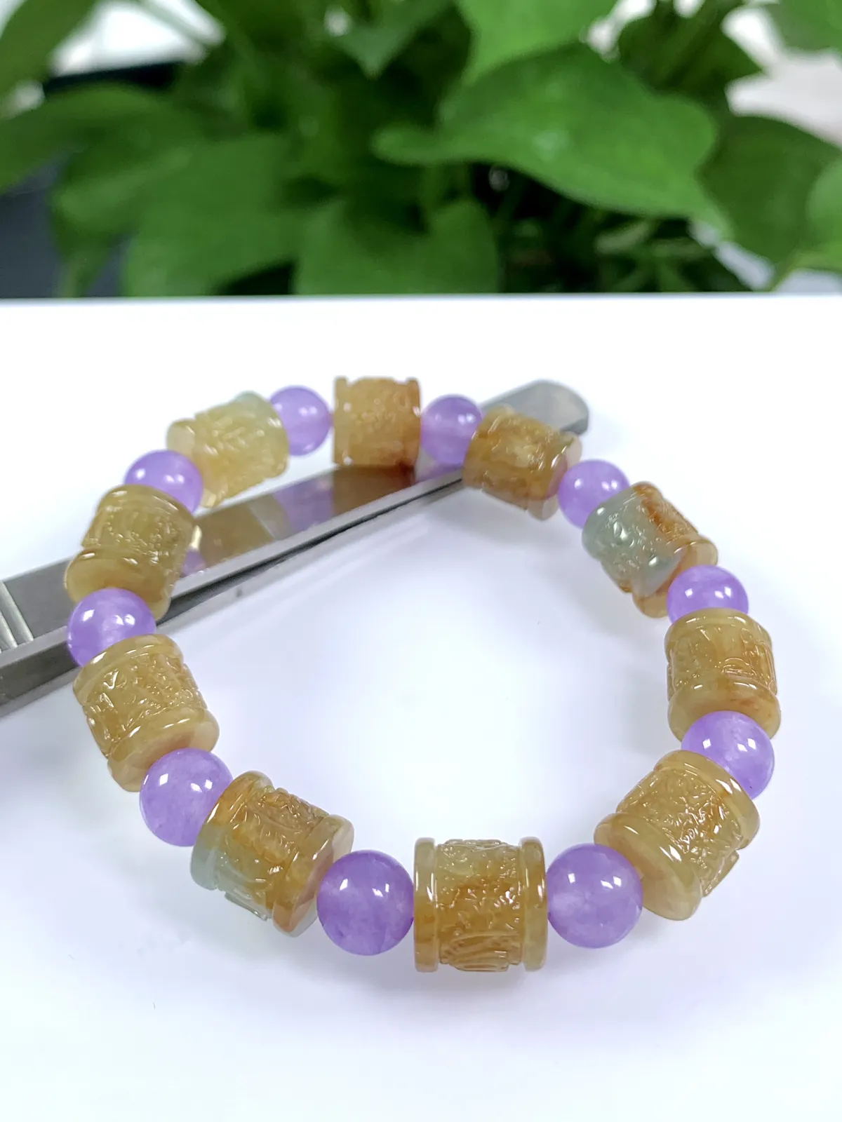 缅甸天然翡翠A货，冰种起胶黄翡冰黄六字箴言路路通手串手链，尺寸取一：高10.5直径10.5mm/10颗，重量32.14g，紫珠为普通材质。