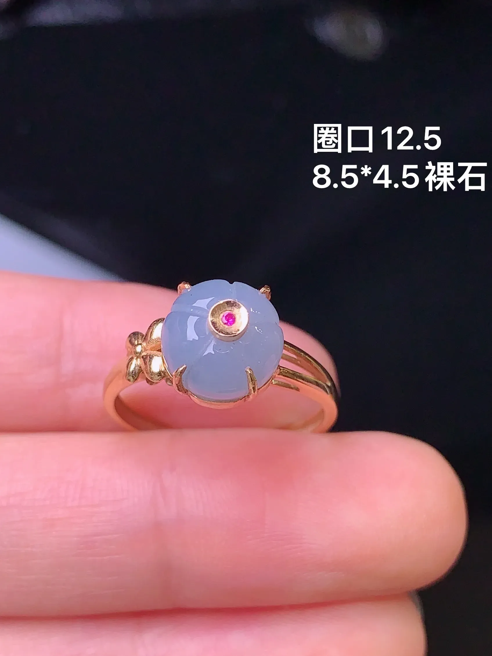 18k金钻镶嵌紫罗兰灯笼珠戒指 玉质细腻 色泽清新艳丽 圈口12.5 裸石尺寸8.5*4.5