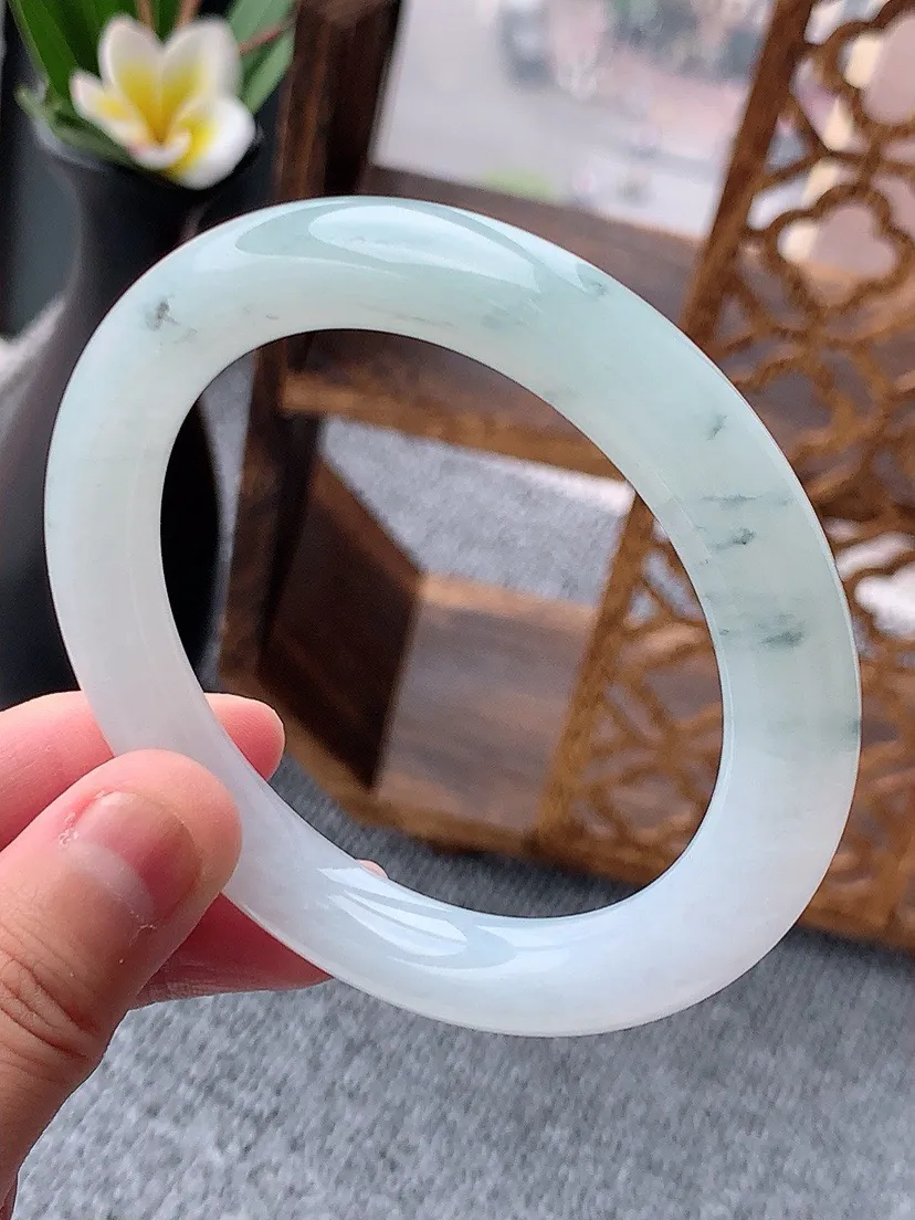 a货翡翠老坑飘花圆条手镯57-58圈口  尺寸57.5×10mm 重量60.62g 0527