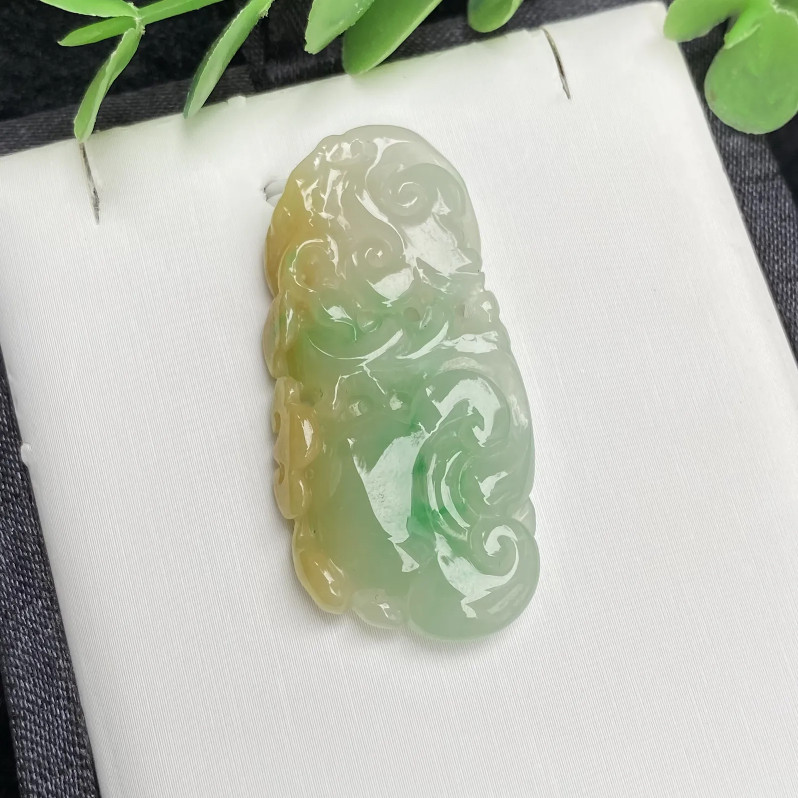 推荐【黄加绿如意】无纹裂，水润细腻，种老水头超好，品相佳，43*21*5.3