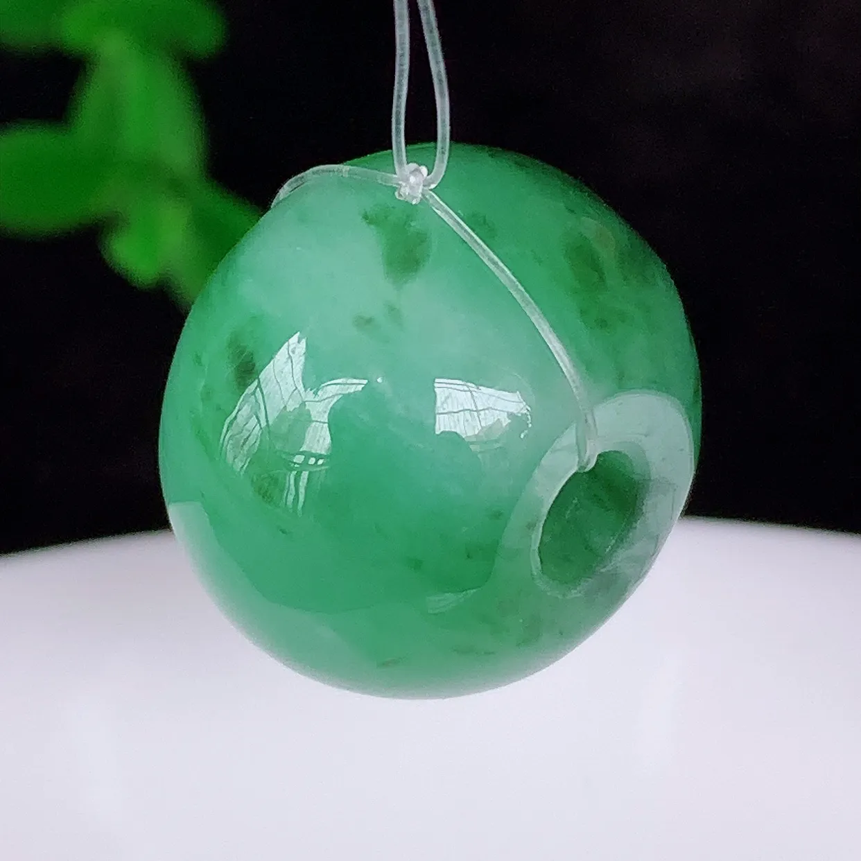 自然光实拍，冰润冰糯种飘绿翡翠路路通吊坠，寓意好运连连，路路畅通，经典款式，财运滚滚，路路通，佩戴效果更好！#49.26