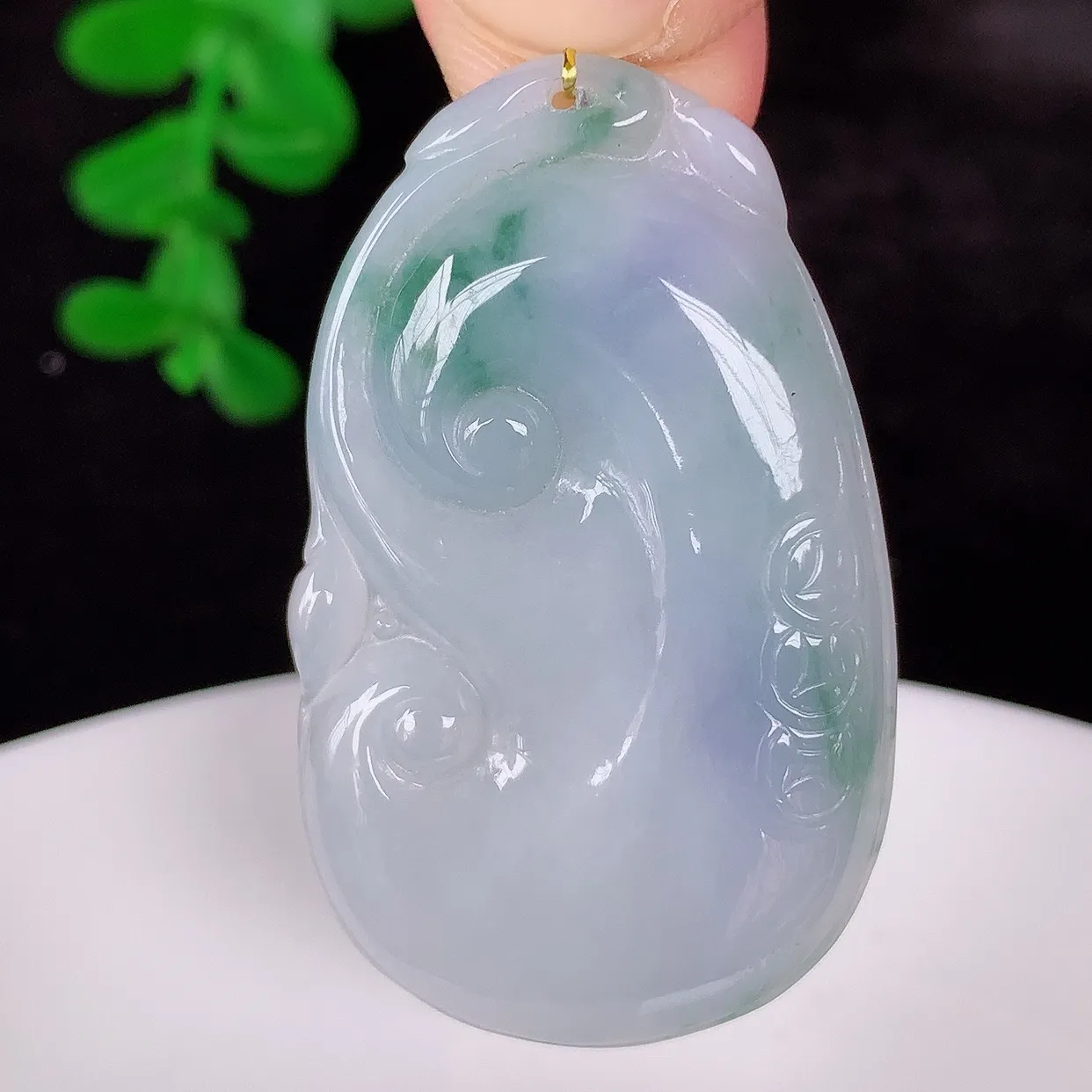 自然光实拍，冰润冰糯种春彩翡翠如意吊坠，翡翠如意，上身效果非常美，饱满大气，工艺美，万事如意，如意一生 #35.26