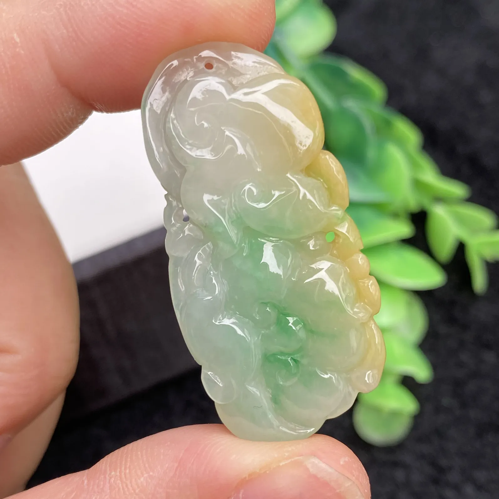 推荐【黄加绿如意】无纹裂，水润细腻，种老水头超好，品相佳，43*21*5.3