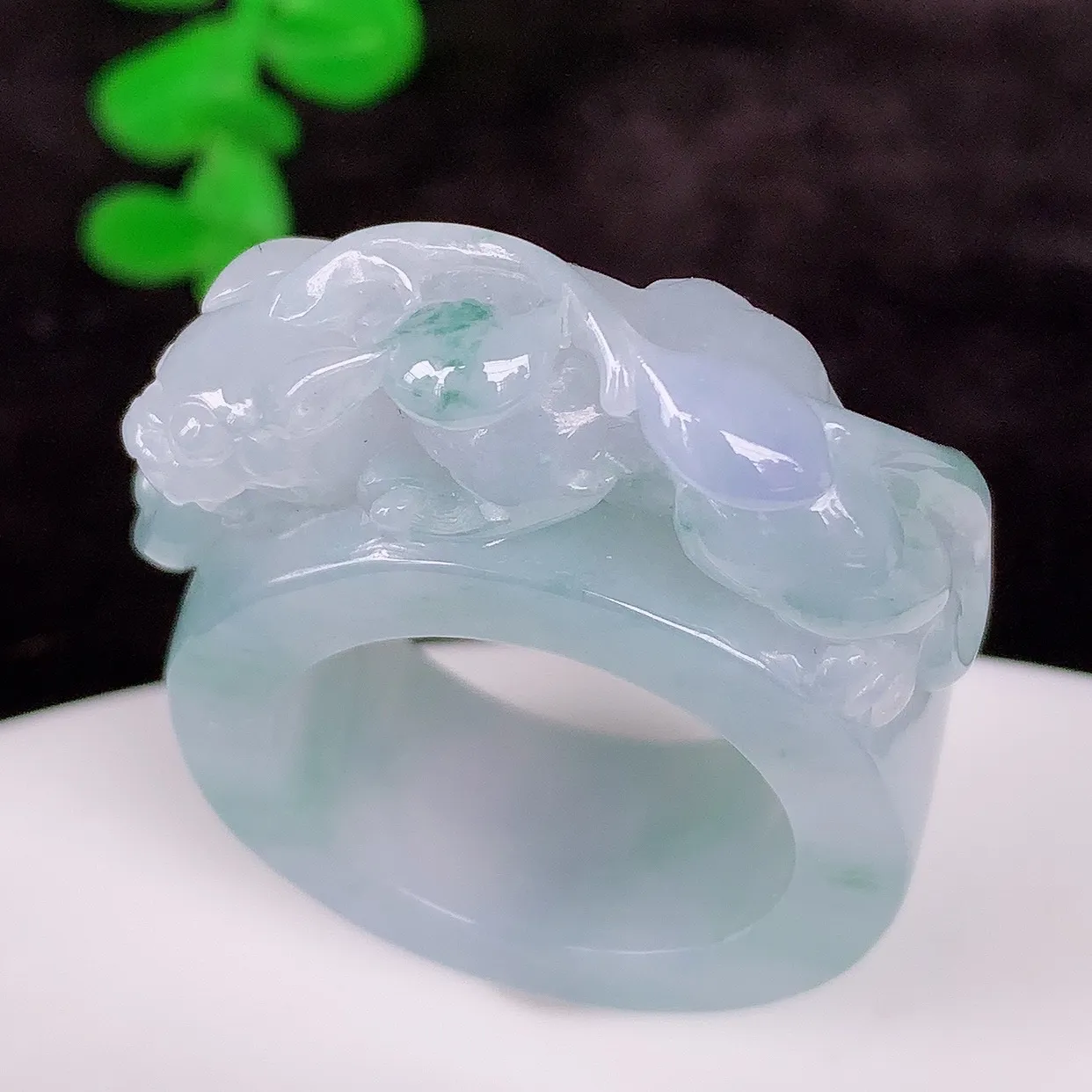 自然光实拍，冰润冰糯种春彩招财貔貅21.5mm内径翡翠指环，玉戒指，玉质莹润，好精美好冰润的指环，26圈口，上手纤巧！#33.26