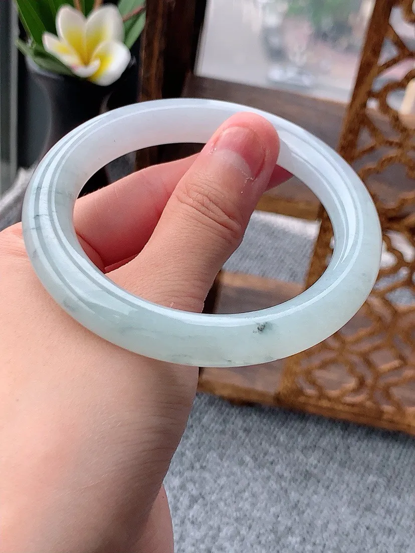 a货翡翠老坑飘花圆条手镯57-58圈口  尺寸57.5×10mm 重量60.62g 0527