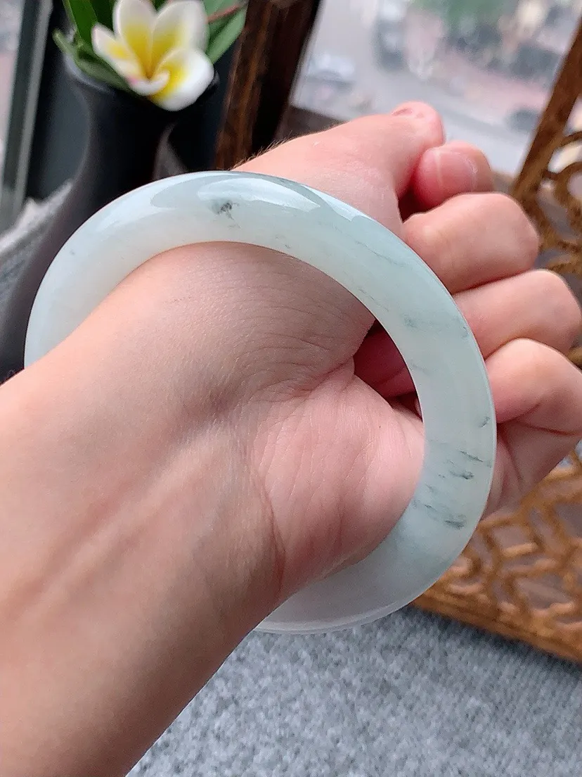 a货翡翠老坑飘花圆条手镯57-58圈口  尺寸57.5×10mm 重量60.62g 0527