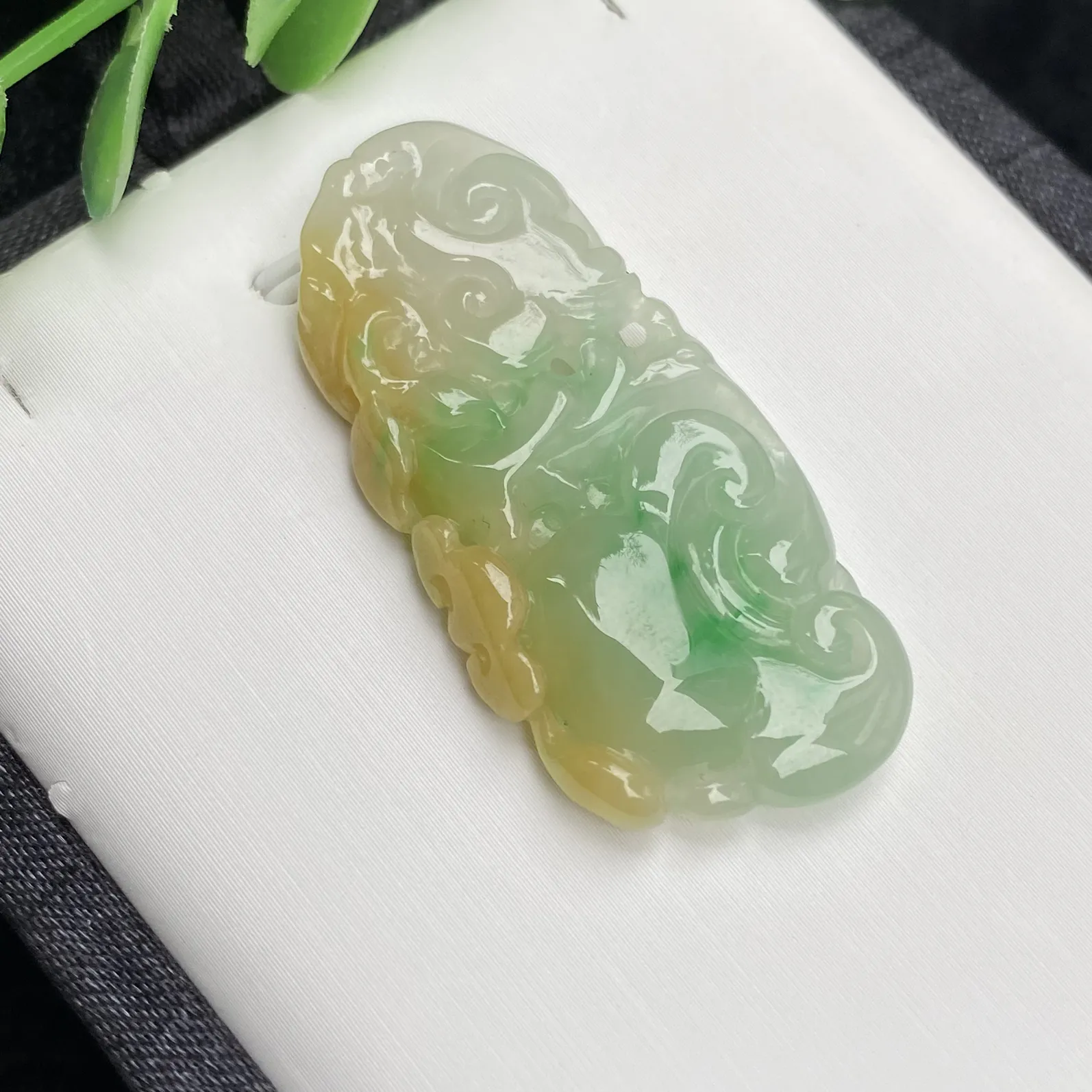 推荐【黄加绿如意】无纹裂，水润细腻，种老水头超好，品相佳，43*21*5.3