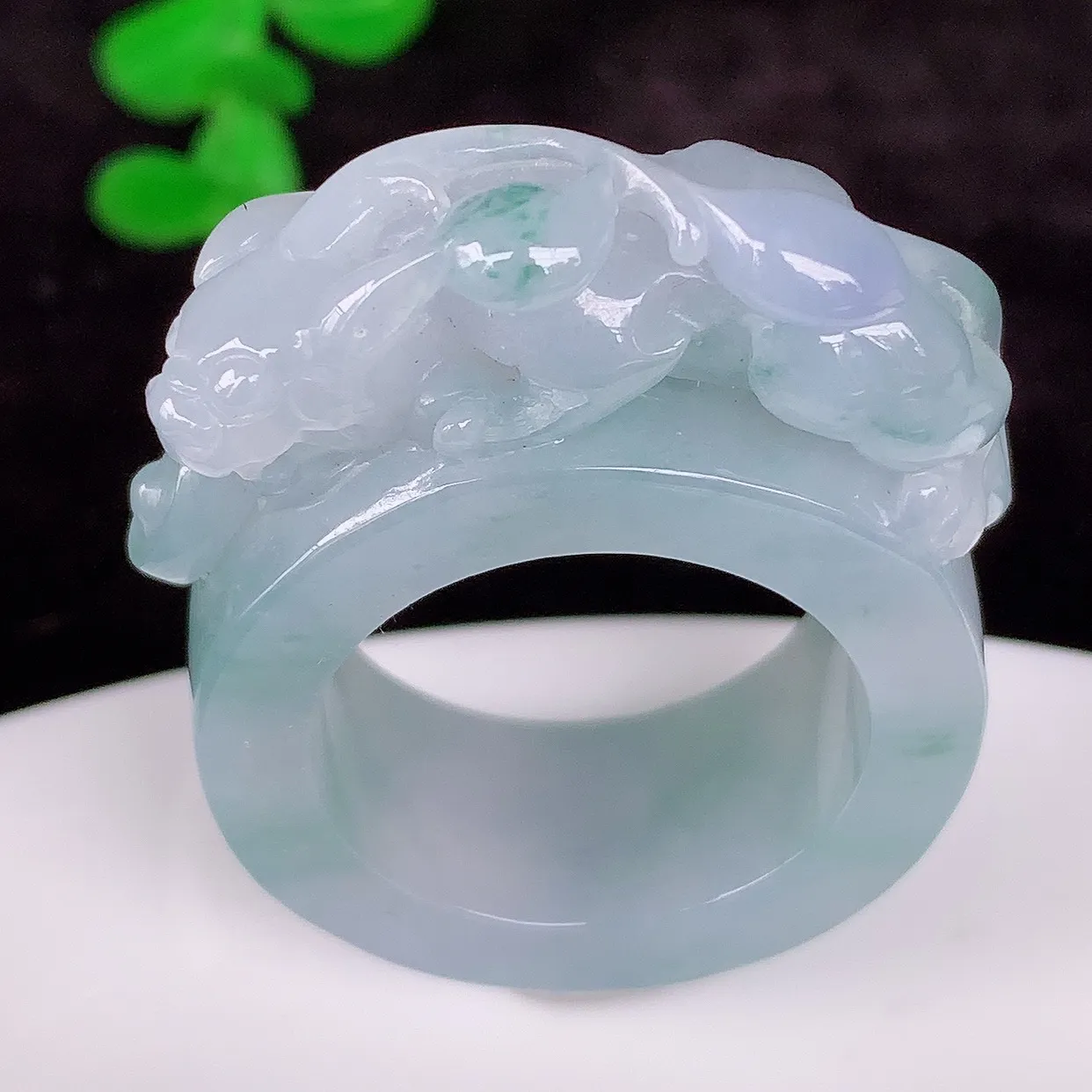 自然光实拍，冰润冰糯种春彩招财貔貅21.5mm内径翡翠指环，玉戒指，玉质莹润，好精美好冰润的指环，26圈口，上手纤巧！#33.26
