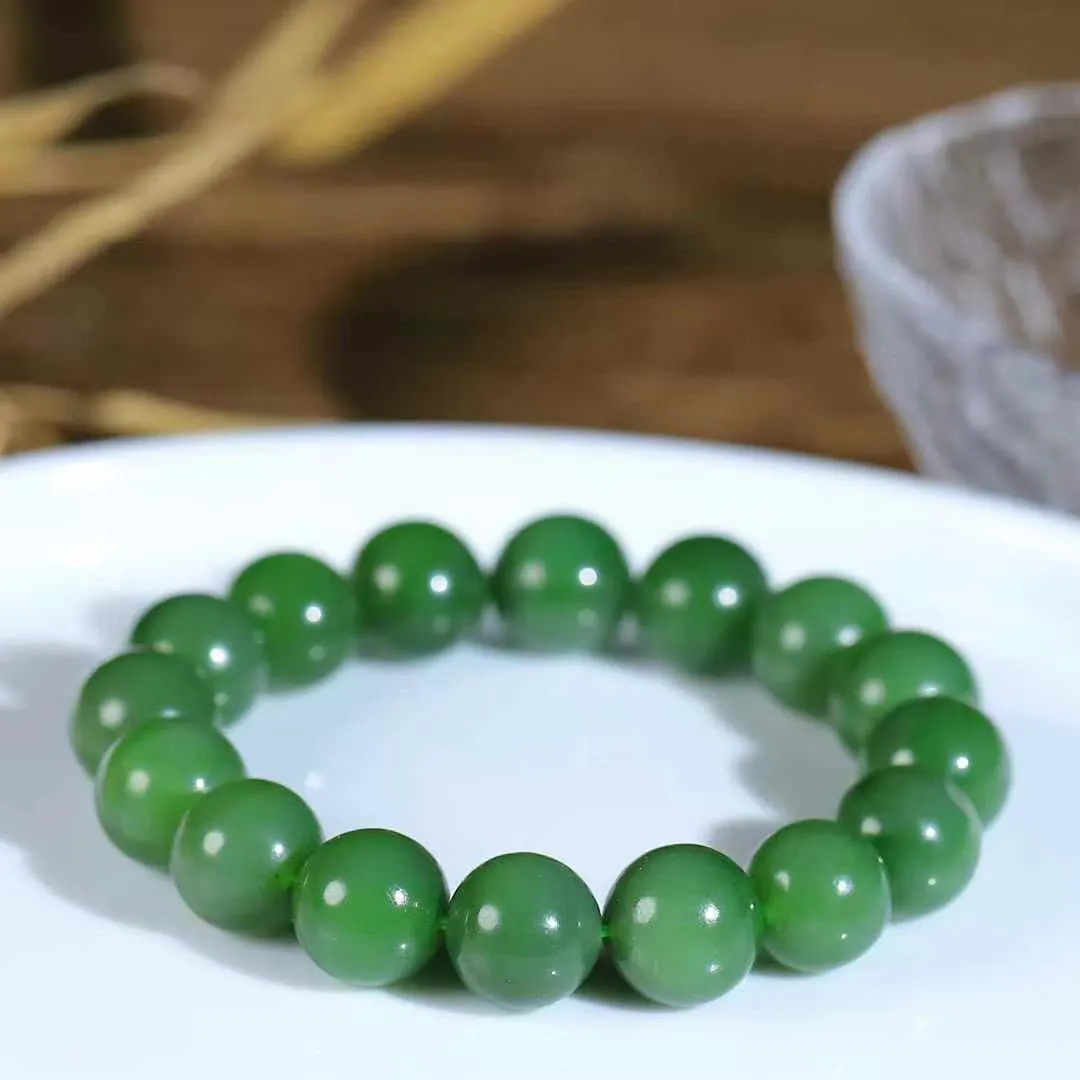 【珠圆玉润.手串】

精品和田玉碧玉珠圆玉润手串 玉质细腻油润 饱满光滑 质朴无华，悠远简单，人心境