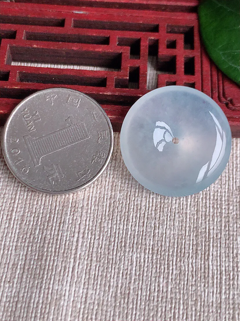 a货翡翠老坑冰种白月光平安扣吊坠 尺寸24.8×6mm 重量7.62g 0528