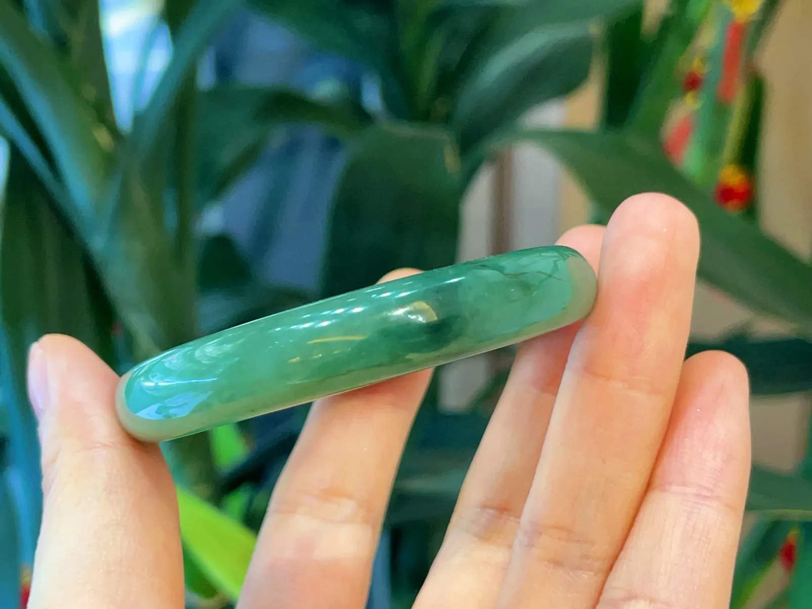 飘绿翡翠手镯贵妃镯圈口55