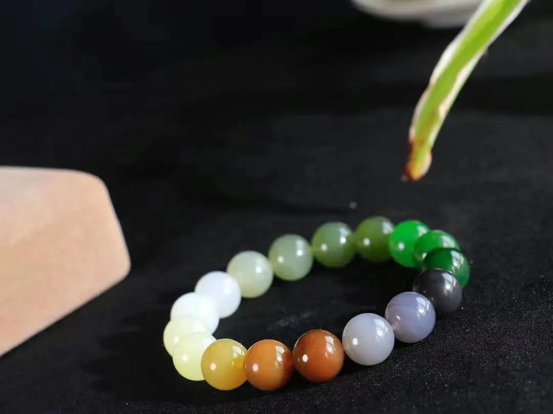 【福运相伴.多宝手串】

精选和田玉多宝手串，每一颗玉石都凝聚自然的灵气与岁月的沉淀，寓意福禄寿喜，