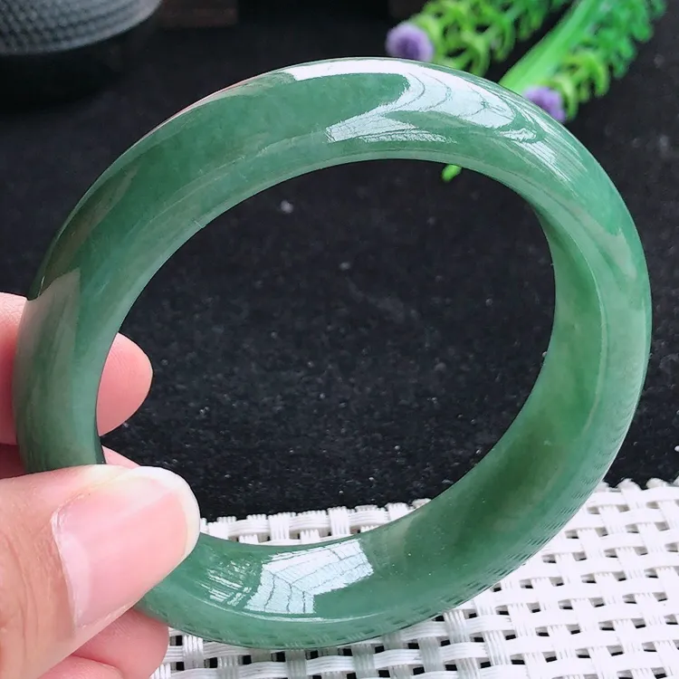 自然光56.5圈口老坑精美冰润满色油绿手镯翡翠玉镯尺寸56.5/15.2/8.7