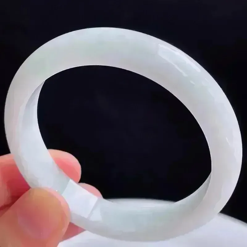 自然光拍摄天然翡翠A货好种水54mm正圈手镯 45.64克