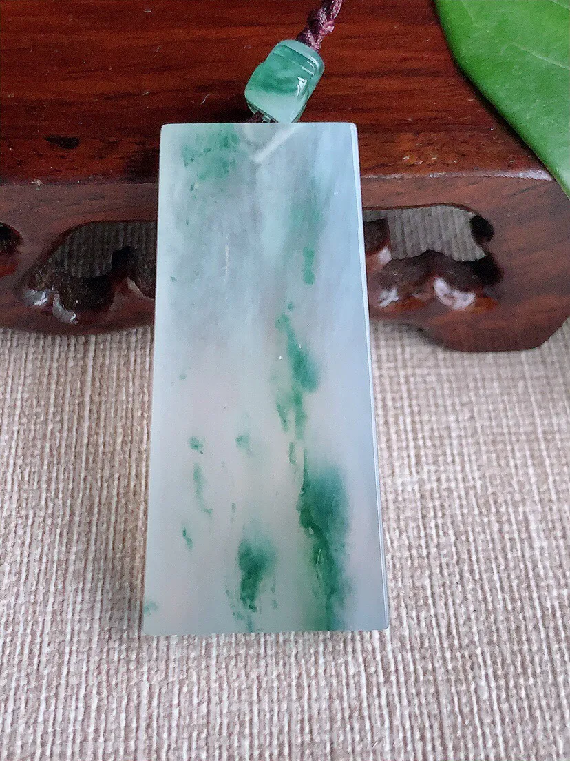 a货翡翠老坑冰种飘花无事牌吊坠 尺寸42.8×20.6×5mm 重量14.83g 0528